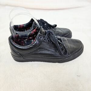 Size 8 VANS Old Skool All Black Leather upper Low Top Skate Shoe Plaid Lining